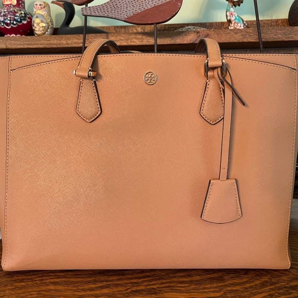 Tory Burch LARGE Robinson Laptop Tote in Cardamom, Saffiano Leather - Picture 2 of 9